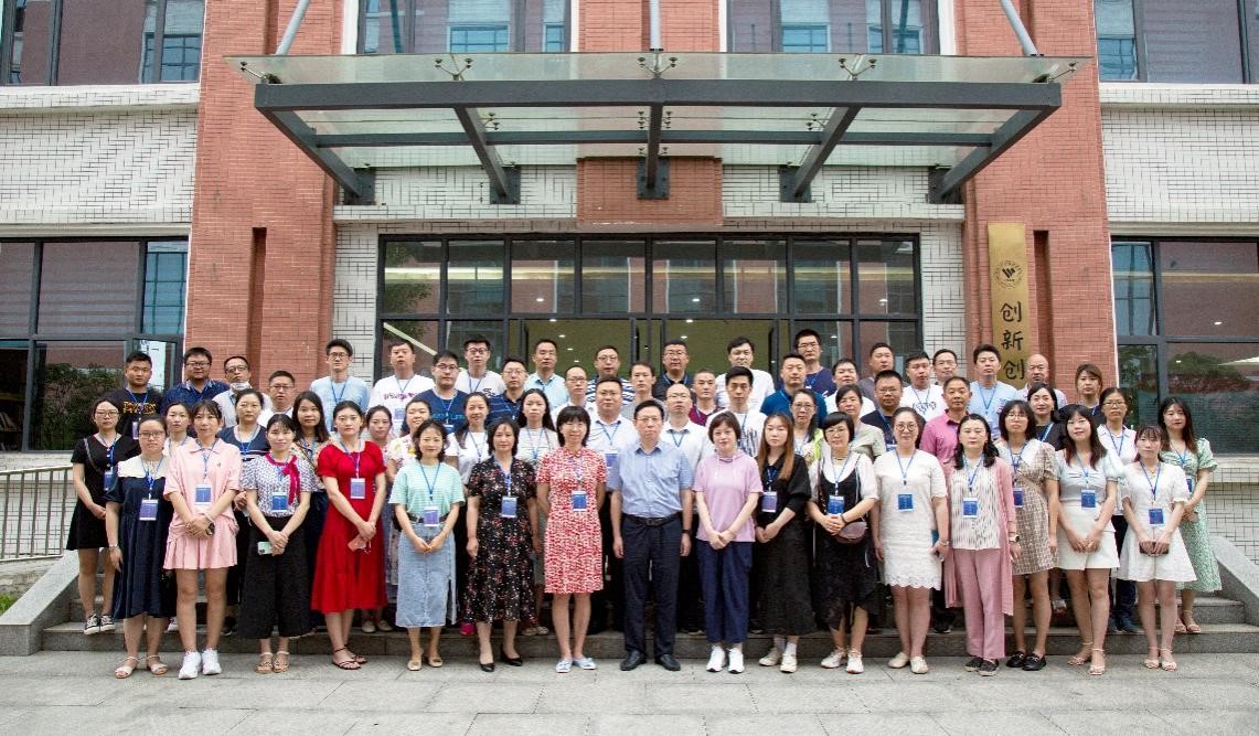 第三期湖北省职业院校创新创业教育导师（中职组）培训班在宜昌举办1.jpg
